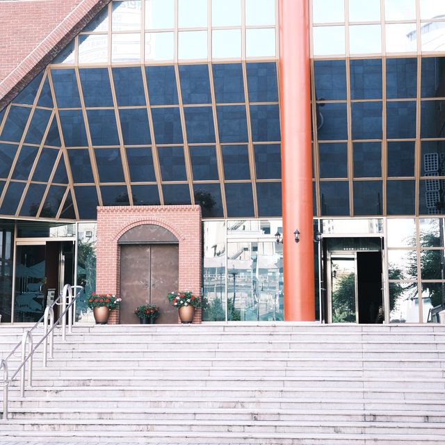 韓國🇰🇷釜山｜南川聖堂⛪️一座45度建築設計獎的彩色玻璃牆