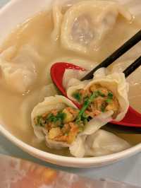 秋冬最鍾意就係食湯餃/湯麵，今晚同朋友揀左人氣大熱既「豐信餃子店」，晚市時間超受歡迎，大排長龍，大家想食鮮味十足既餃子，記得早d 黎攞位啦～