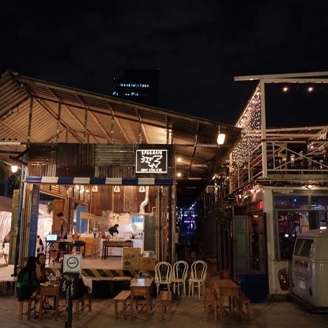 The One Ratchada ตลาดนัดกลางคืน ใกล้รถไฟฟ้าใต้ดิน