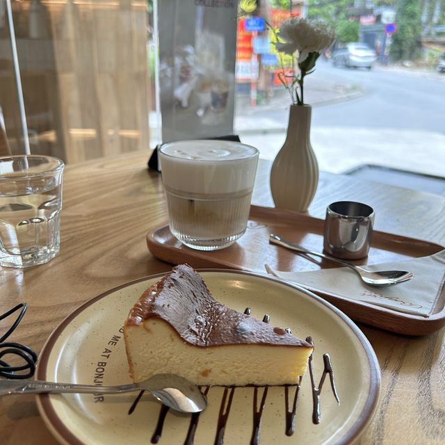 🥐🥨 Bonjour Café ฮานอย ☕