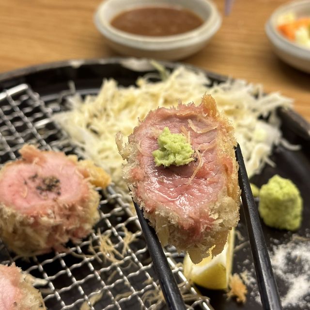 이런 선홍빛 돈가츠 봤어? 오제제 광화문