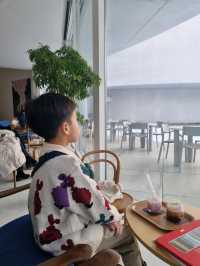 달달한 딸기라떼와 함께 뮤지엄카페 데이트