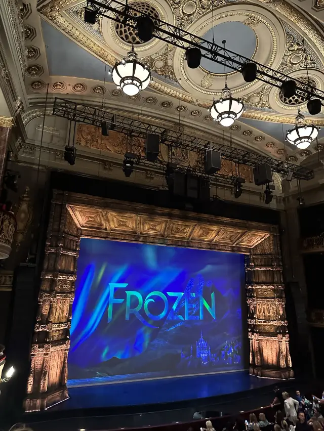 倫敦必去音樂劇!Frozen!