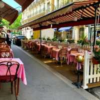 AUTHENTIC PARISIAN RESTAURANT!