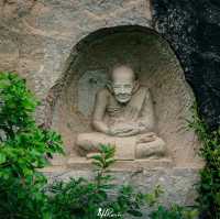 วัดถ้ำผาแด่น จ.สกลนคร