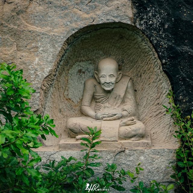 วัดถ้ำผาแด่น จ.สกลนคร