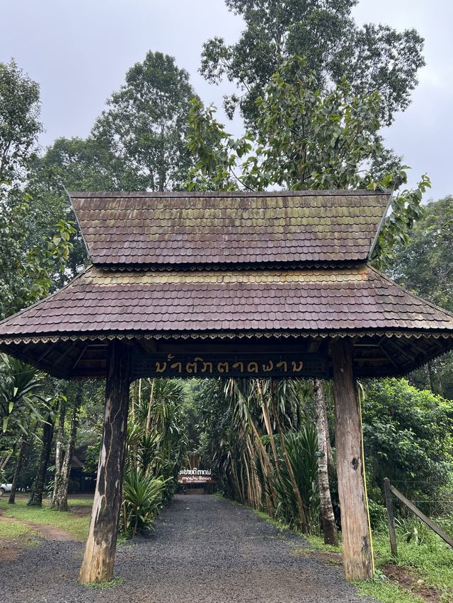 เที่ยวน้ำตกตาดฟาน เล่นซิปไลน์ผ่านน้ำตก