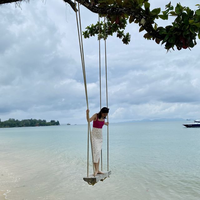 Krabi's Tranquil Beach Paradise