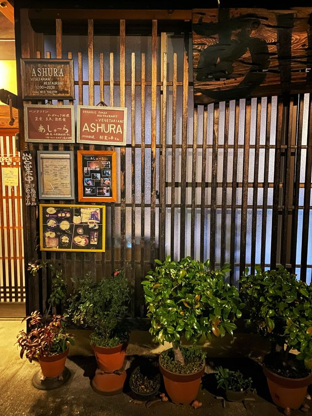 A restaurant in 100 years old house 💯