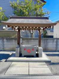 【東京都/北三谷稲荷神社】屋根にいる狐さまが必見
