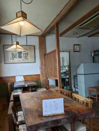 三千院の表参道のにある、お食事処【さわだ】は、和テイストの洒落たインテリアの店内