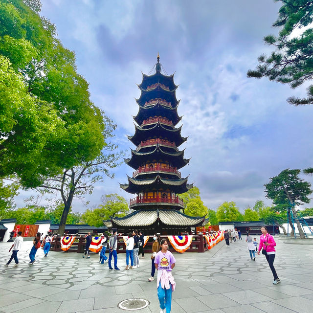 🙏🏰 Discover Serenity at Longhua Temple! 🌸🕉️