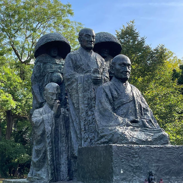 Exploring the SEA of Bois de Vincennes