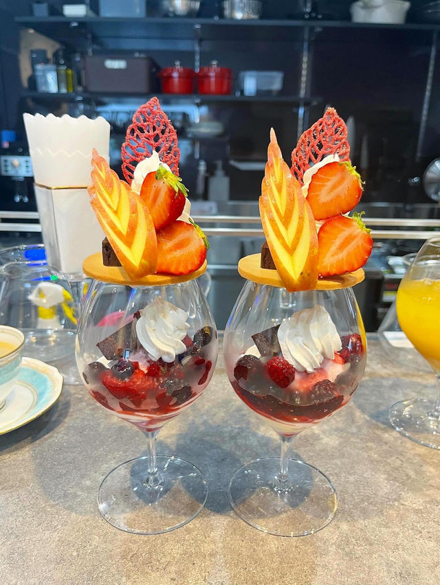 【福岡カフェ】焼生ショコラが有名なカフェの映えパフェ🦋