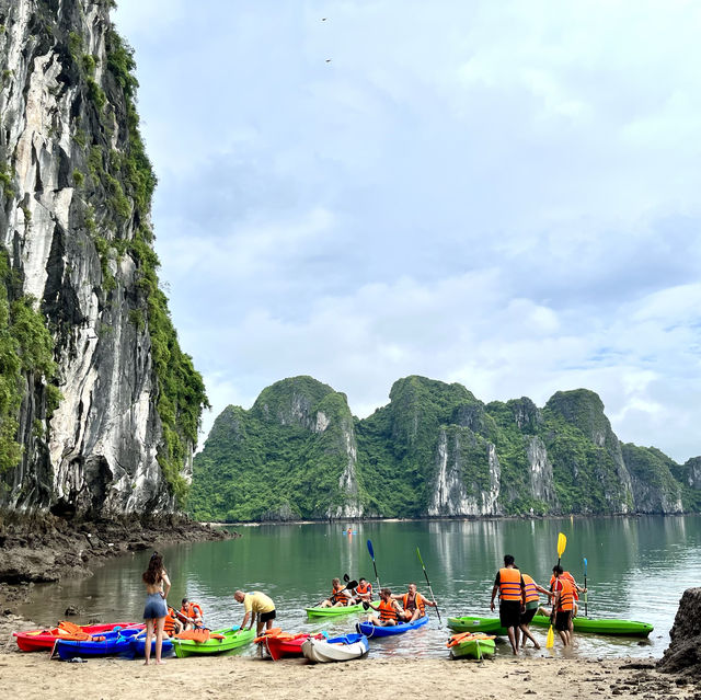 🚢⚓ Cruising through Majestic Halong Bay ⚓🚢