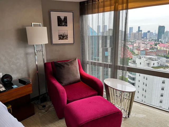 錦江湯臣洲際酒店：上海頂級住宿首選，奢華舒適體驗！