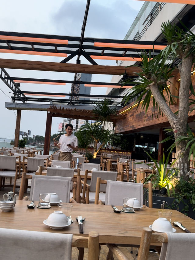 ベトナム🇻🇳ダナン🐉ドラゴンブリッジショーは🍽️座りながら観覧できる🍸✨
