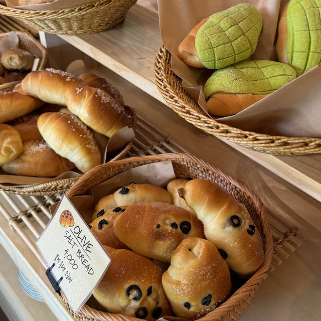 [연남]연트럴파크 뷰 소금빵 맛집 “아벡쉐리”