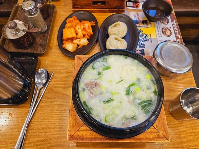A comforting meal in Seoul, Seolleongtang at Insaeng Seolleongtang