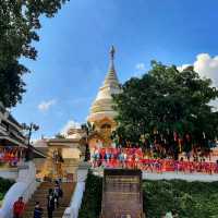 วัดพระธาตุผาเงา กราบสักการะหลวงพ่อผาเงา
