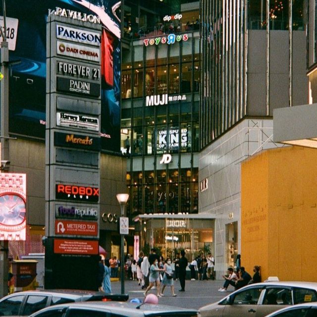 Discovering BUKIT BINTANG.Where culture, food and shopping come together.