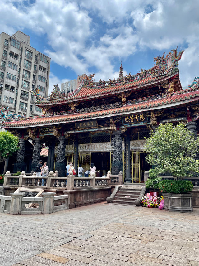 วัดหลงซาน - Longshan Temple