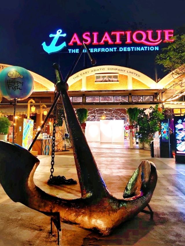 Experiance the largest and amazing riverfront lifestyle bazaar in Bangkok