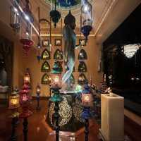 พาชมโรงแรมสวยทั้งกลางวัน อลังการกลางคืน