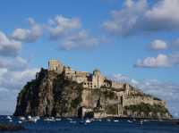 【イタリア・イスキア島】緑の島の城塞アラゴネーゼ城・修道院跡地ホテルに泊まる