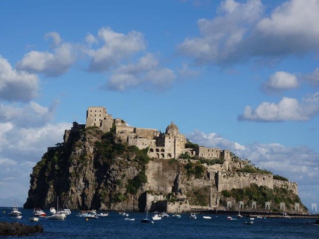 【イタリア・イスキア島】緑の島の城塞アラゴネーゼ城・修道院跡地ホテルに泊まる