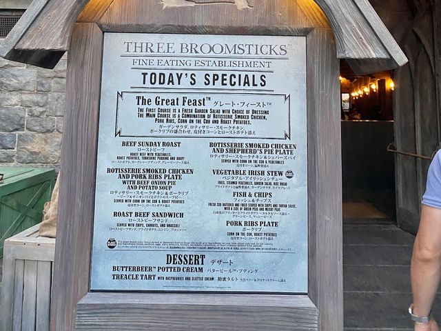 Three Broomsticks ร้านอาหารโซนแฮร์รี่ พอตเตอร์ 