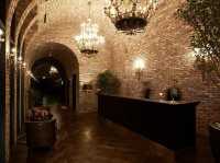9 Brick Hotel