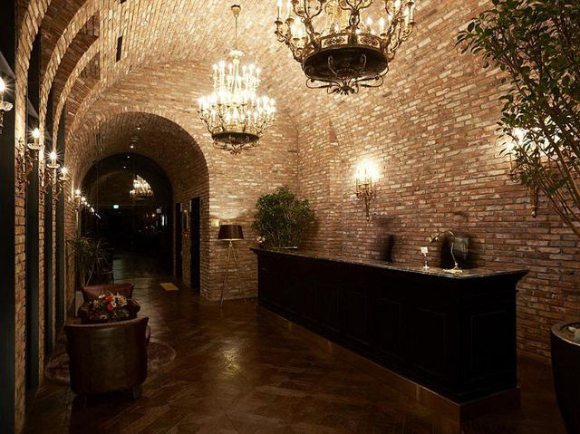 9 Brick Hotel