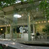 ปูรณ์ / POON คาเฟ่โอเอซีสสีเขียวกลางเมืองบางแสน