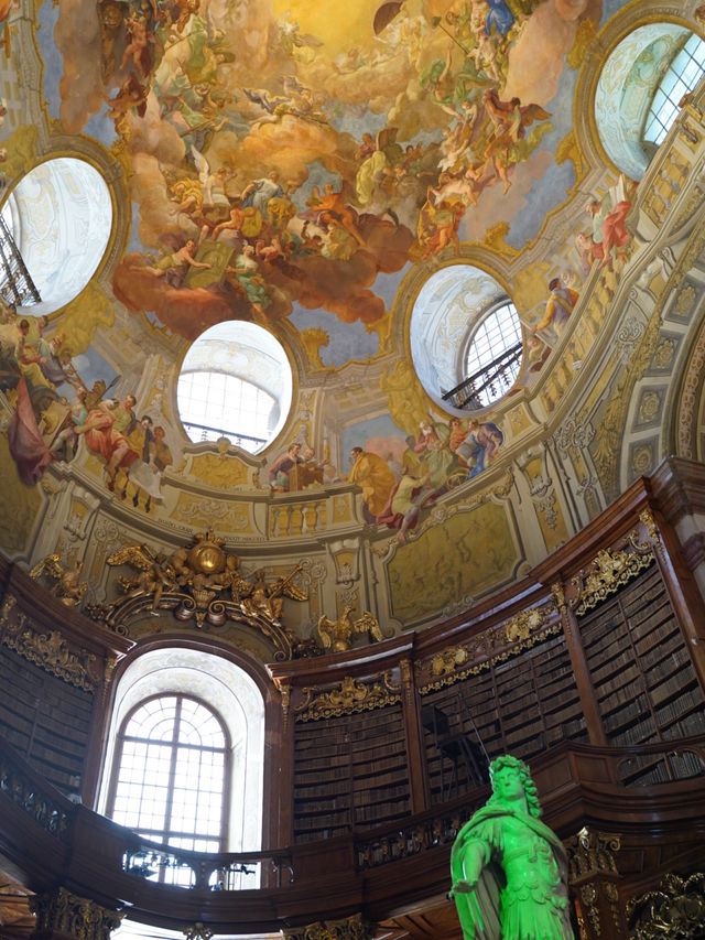【オーストリア】ウィーンの世界一美しい図書館😍
