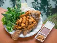 คาเฟ่พัทยา ในร่องสวนริมน้ำ