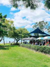 🇦🇺 Popular Waterfront Cafe in Sandgate, Queensland, Australia