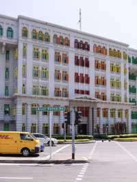 ตึกสีสันสดใส old hills street police station