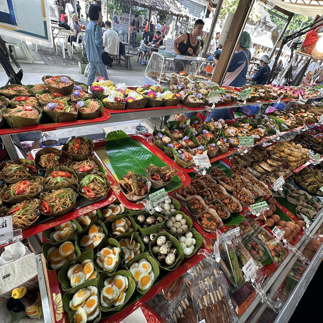 A Cozy & Fun Chiang Mai Daytime Market!