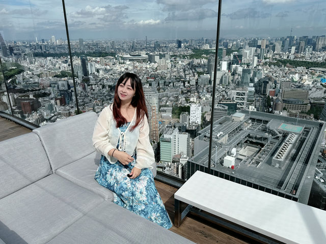 東京涉谷sky景觀台 這邊真的要大推一下！這邊可以俯瞰全東京市區盡收眼底！有樓下玻璃景觀台也有樓上露天景觀