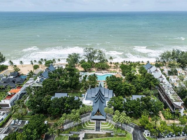 ที่พักติดทะเลริมหาดนาใต้ Natai Beach Resort