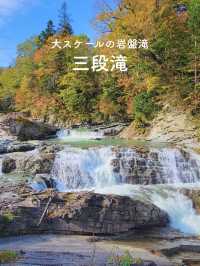 【大スケールの岩盤滝🍃三段滝💧】 