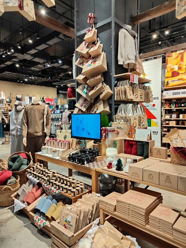 พาชมร้านของสายมินิมอล "Muji"