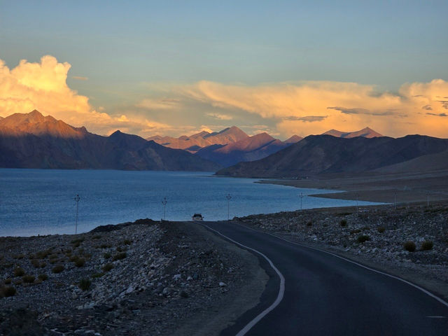 ทะเลสาบน้ำเค็มที่อยู่สูงที่สุด | Pangong Lake