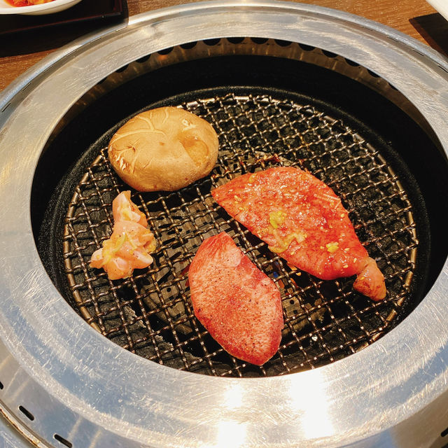熊本Day4：探索《水前寺成趣園》的和風秘境、饗宴《敘敘苑》的極致燒肉、午後的《岡田咖啡》悠閒時光