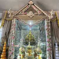 สถานที่ประดิษฐาน "พระพุทธมหาธรรมราชา"