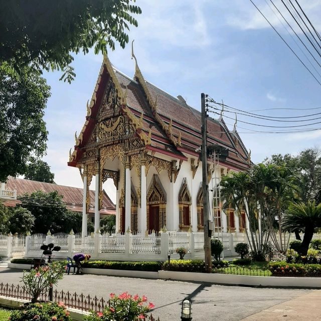 กราบสักการะหลวงพ่อเงิน พุทฺธโชติ