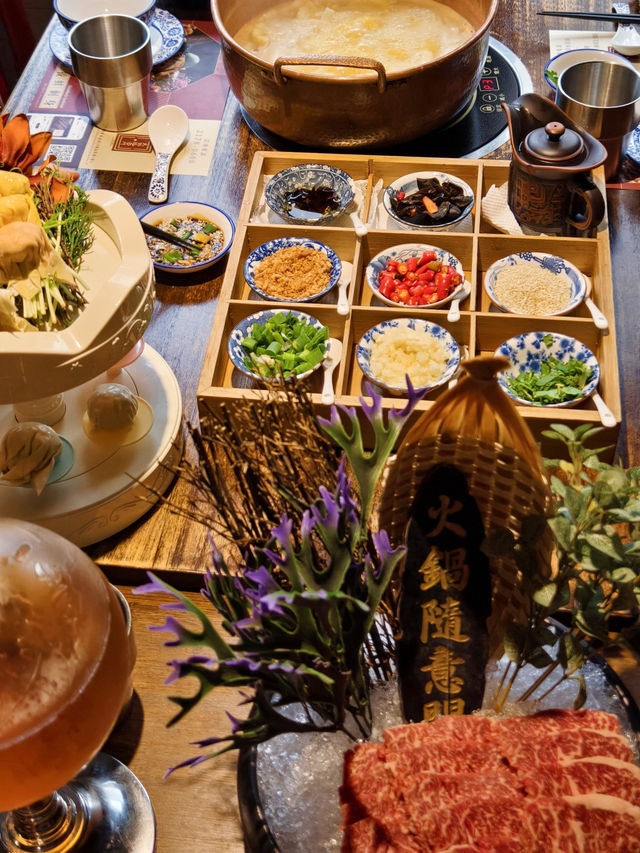 銅鑼灣土耳其風裝修火鍋店，餃子拼盤有驚喜