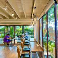 Inthanin Cafe คาเฟ่ริมทะเลอ่างศิลา