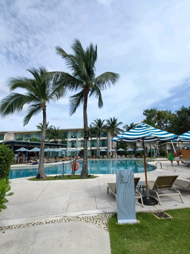 熱鬧的查汶海灘之上OZO HOTEL